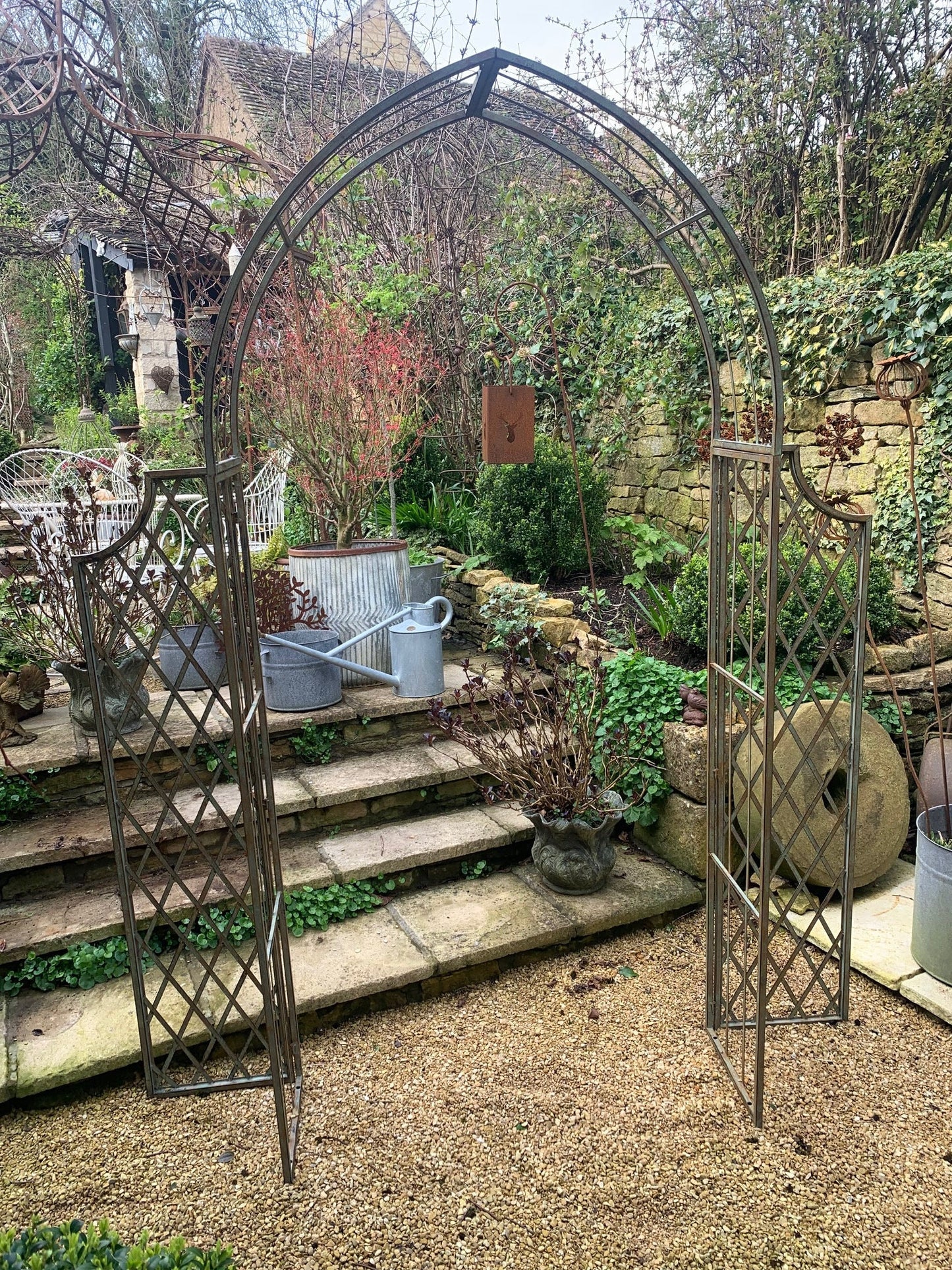 Gothic Arch with Side Trellis Panels