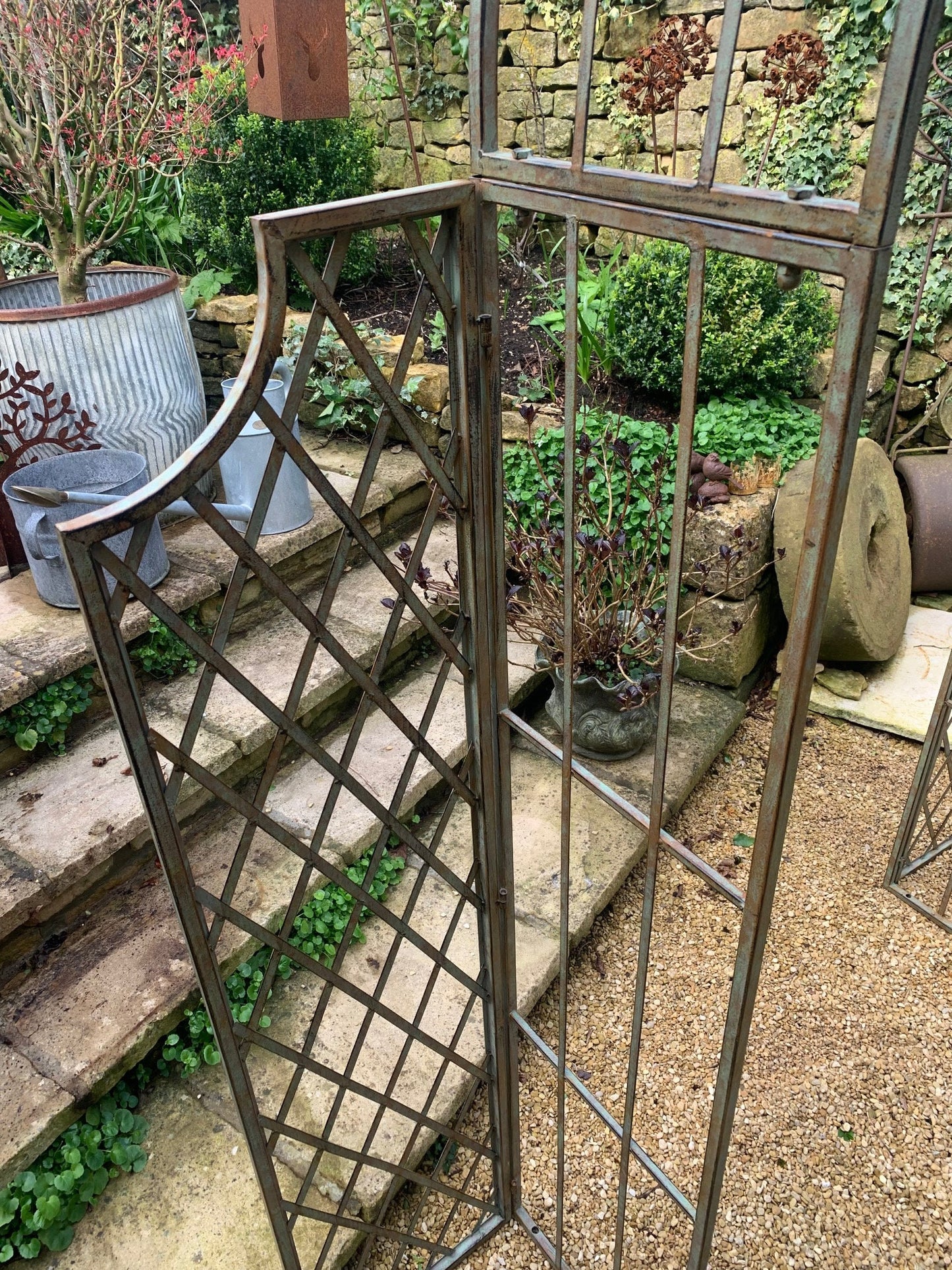 Gothic Arch with Side Trellis Panels