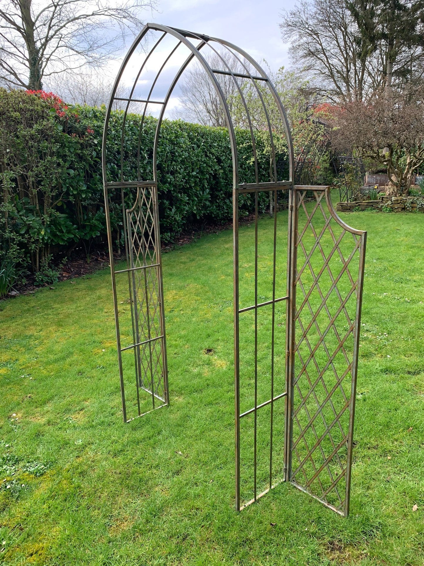 Gothic Arch with Side Trellis Panels